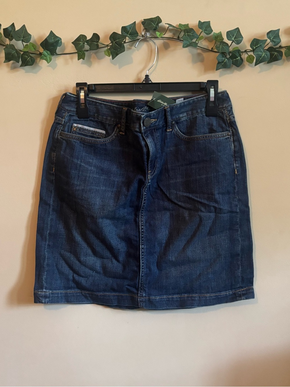 NWT Eddie Bauer Women’s Navy Blue Dark Wash Denim Mini Skirt